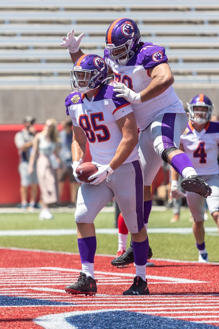 Apr 23, 2022; Birmingham, AL, USA; Pittsburgh Maulers offensive lineman Vadal Alexander (78) cheers Pittsburgh Maulers tight end Hunter Thedford (85) after Thedford s touchdown catch against the Philadelphia Stars during the first half at Protective Stadium. Mandatory Credit: Vasha Hunt-USA TODAY Sports